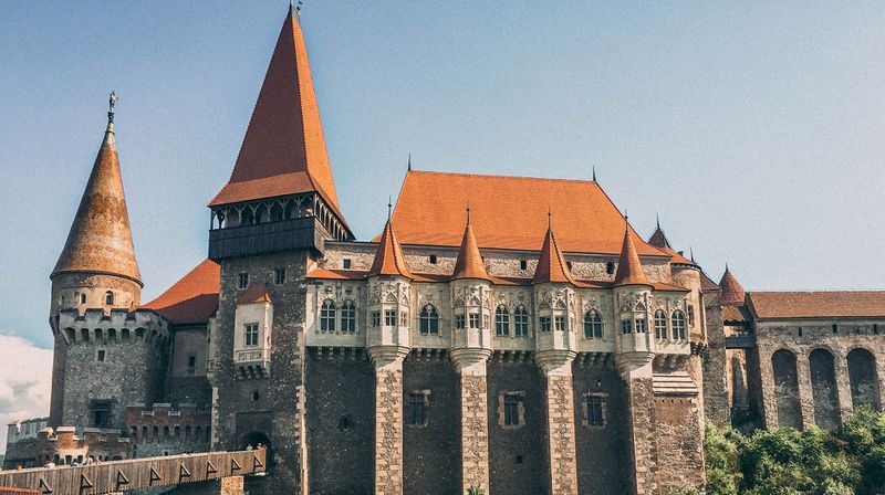 File:Orange-roofed castle.jpg